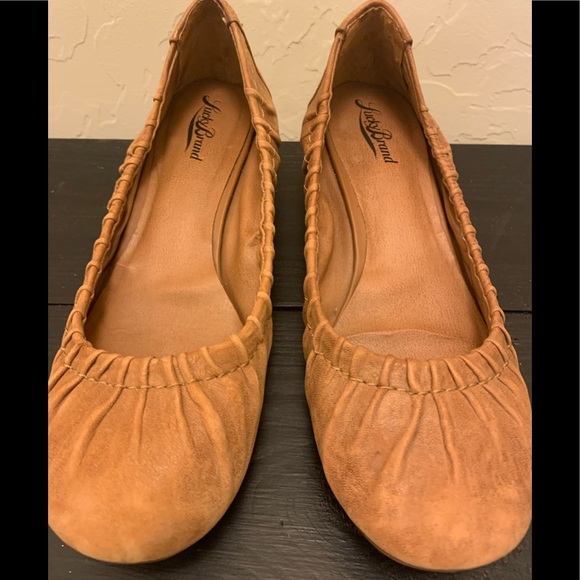 Lucky Brand Shoes - Women’s Lucky Brand tan leather flats size 8.5